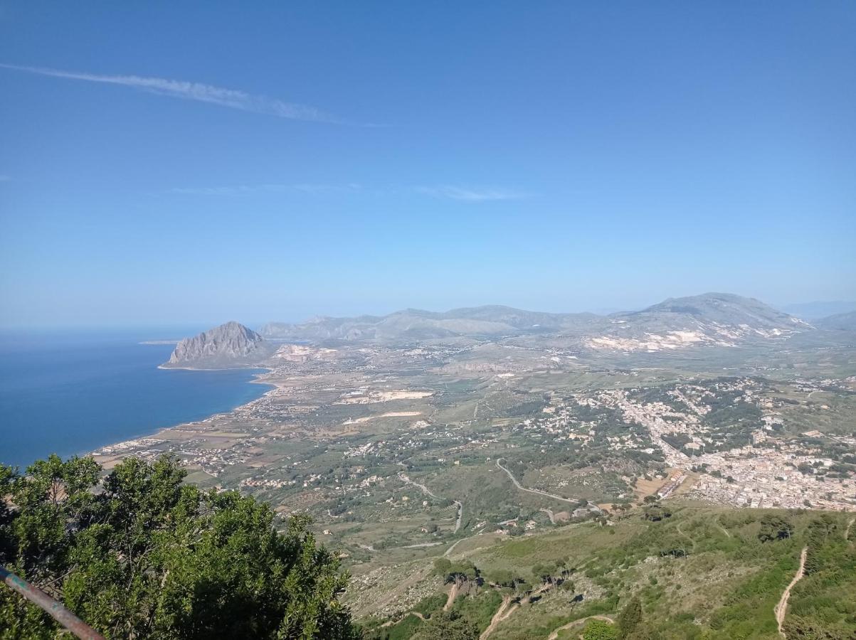 Vento Di Grecale Apartment Trapani Bagian luar foto